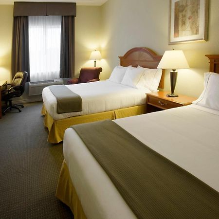 Holiday Inn Express Hotel & Suites 1000 Islands - Gananoque By Ihg Экстерьер фото