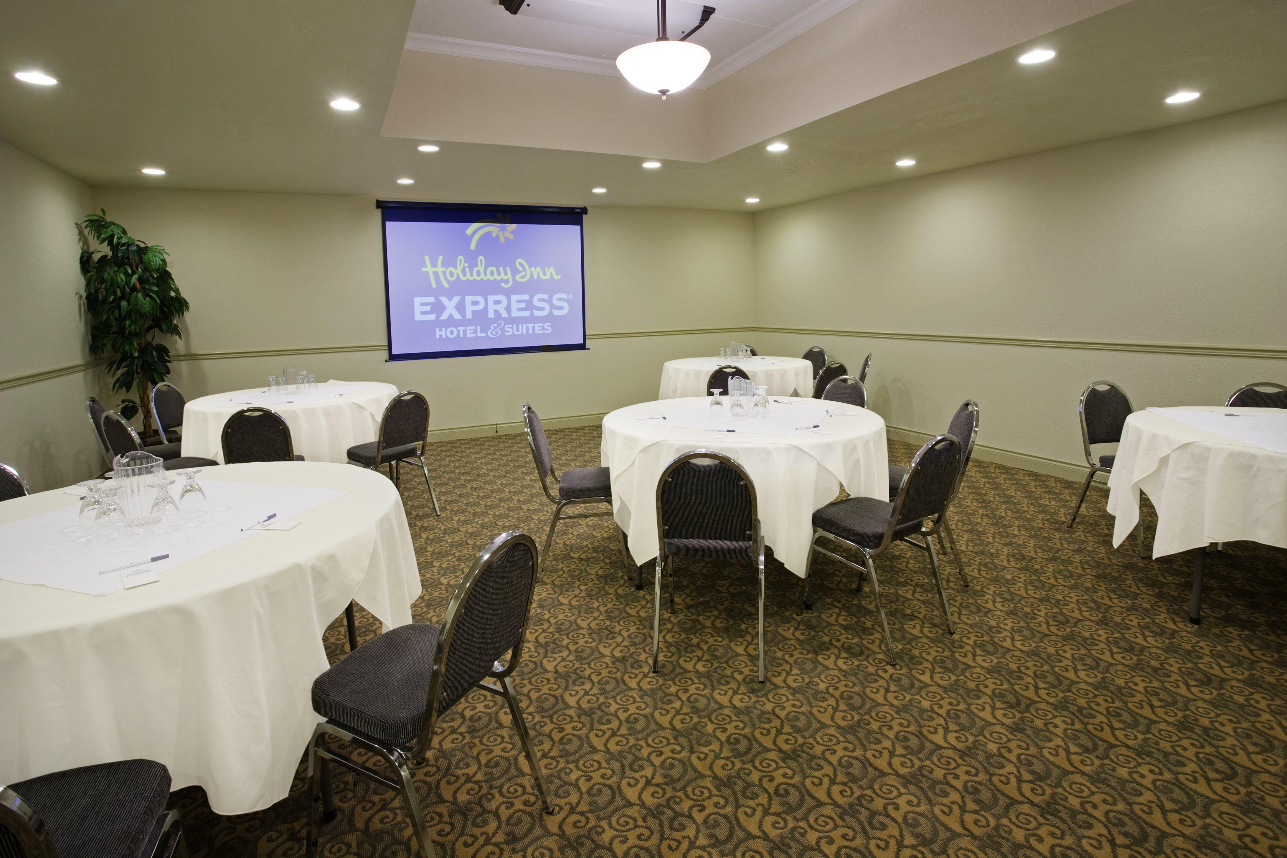 Holiday Inn Express Hotel & Suites 1000 Islands - Gananoque By Ihg Экстерьер фото