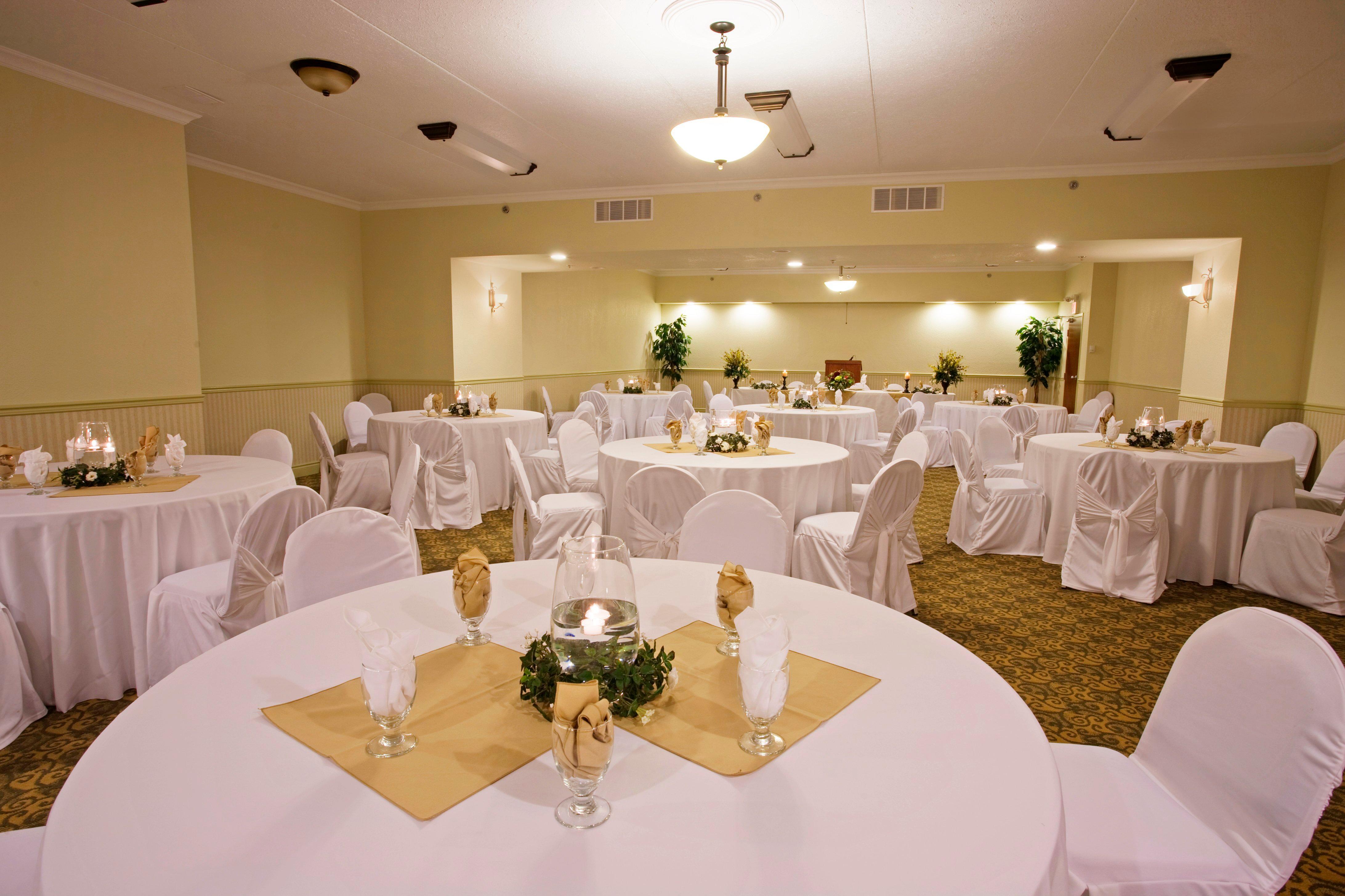 Holiday Inn Express Hotel & Suites 1000 Islands - Gananoque By Ihg Экстерьер фото