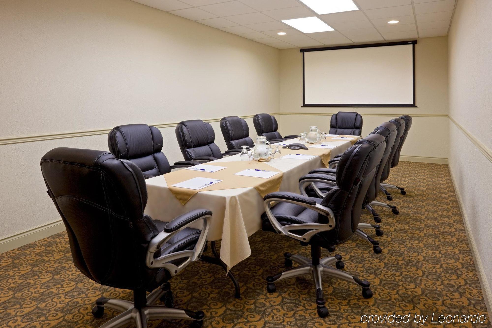 Holiday Inn Express Hotel & Suites 1000 Islands - Gananoque By Ihg Удобства фото