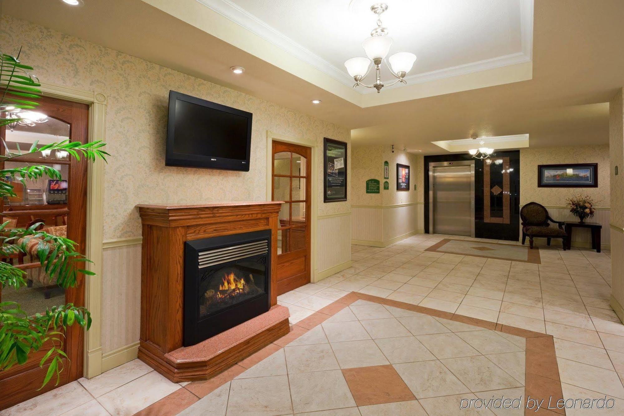Holiday Inn Express Hotel & Suites 1000 Islands - Gananoque By Ihg Экстерьер фото